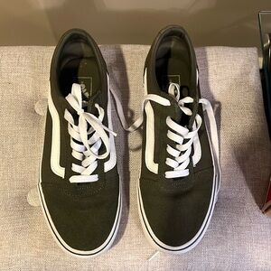 Low top Army Green & White Vans